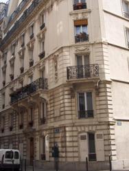 Le Badigeon PELICOAT Le Badigeon est un produit de finition et décoration à base de carbonate de calcium. (poudre de pierre). Il est destiné à réaliser une modification de teinte de supports tels que pierre de taille